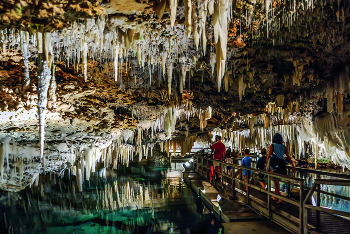 Crystal Cave nabízí návštěvníkům procházku geologické historie © Russ Hamilton / Shutterstock